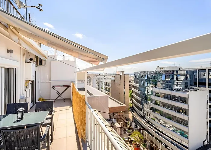 Elegant, Modern & Spacious Apartment In Thessaloniki With Balcony