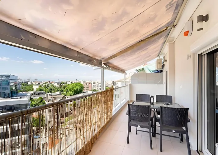 Elegant, Modern & Spacious Apartment In Thessaloniki With Balcony