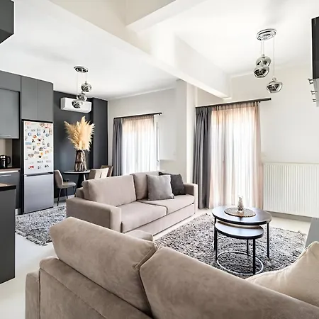 Elegant, Modern & Spacious Apartment In Thessaloniki With Balcony Exterior photo