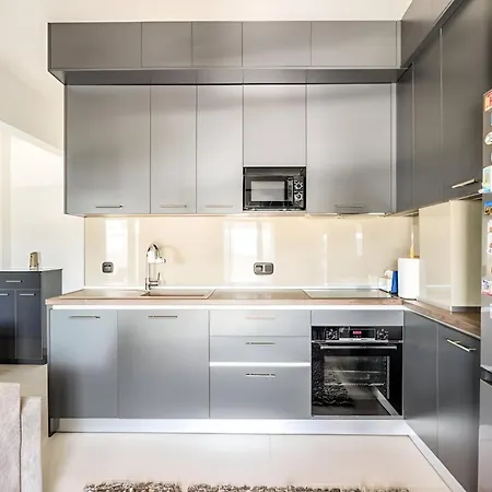 Elegant, Modern & Spacious Apartment In Thessaloniki With Balcony Exterior photo