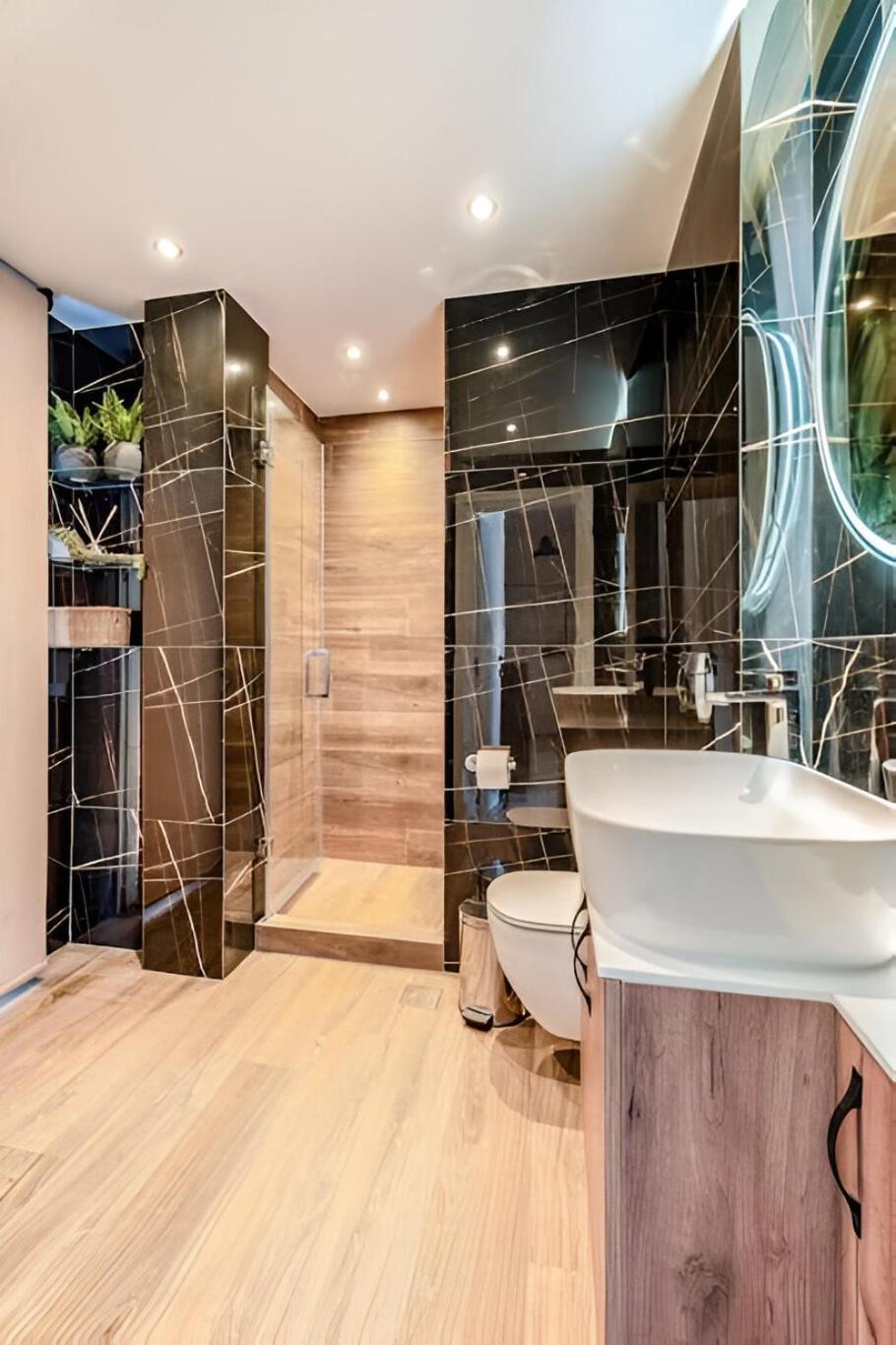 Apartmán Elegant, Modern & Spacious In With Balcony *